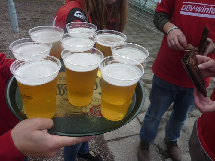 Die Security besorgt das Bier in Erfurt - gegen Bares ;-)