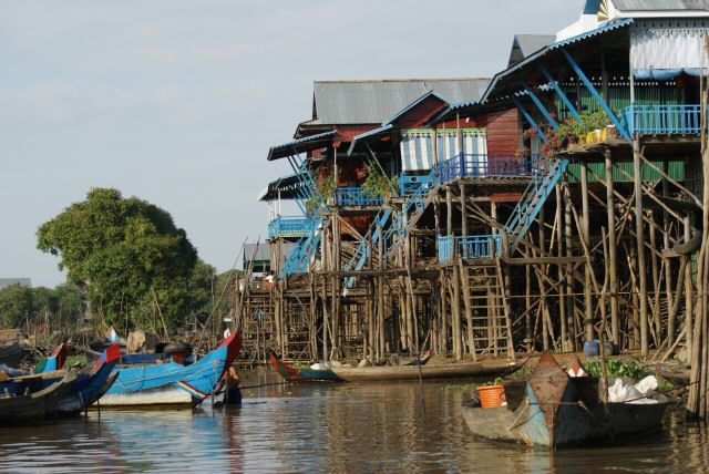 Stelzendorf Kompong Pluk