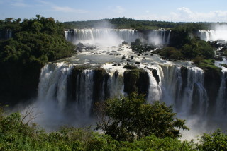 Die Iguazu-Wasserfälle von der brasilianischen Seite