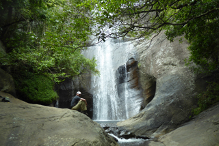 Wanderpause am Lanka-Fall